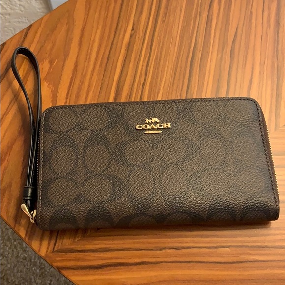 Coach Handbags - Coach Jes Large Phone Wallet